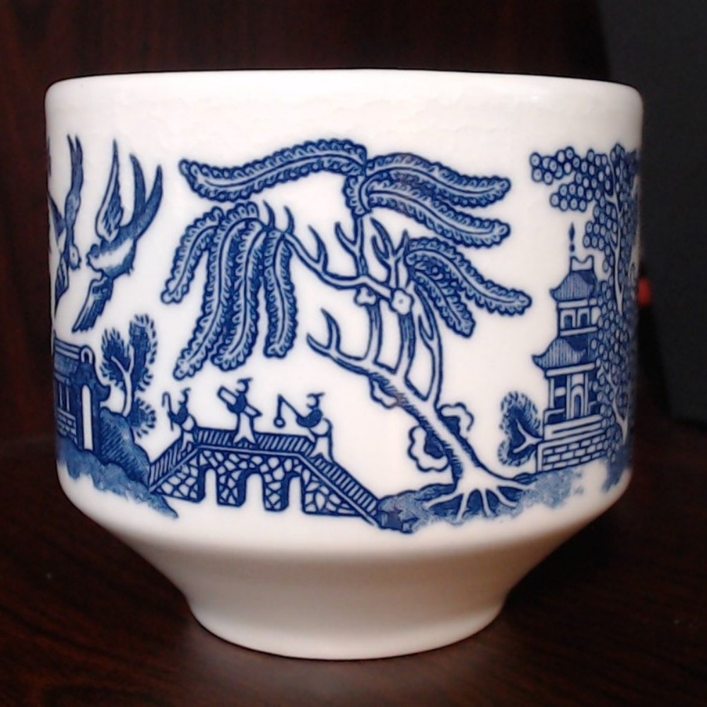 English "Blue Willow" cup - Great Condition #4 - Picture 4 of 4
